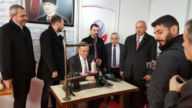 Mhpli Akçay Tezgahın Başına Geçti, Ayakkabı Üretti