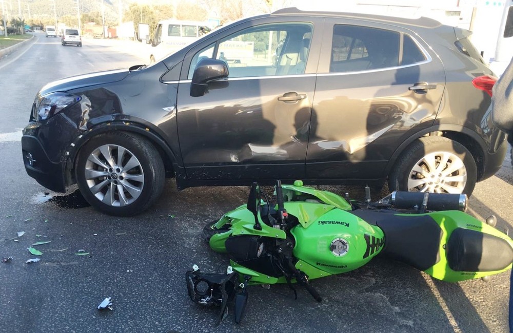 Milasta Motosikletle Otomobil Çarpıştı; 2 Yaralı