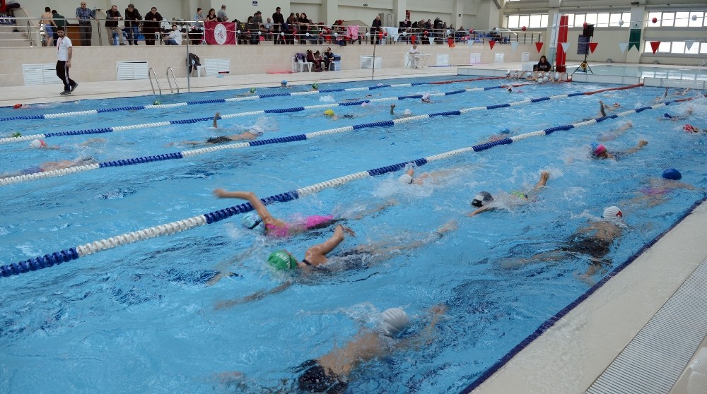 Minikler Osmangazide Kulaç Attı