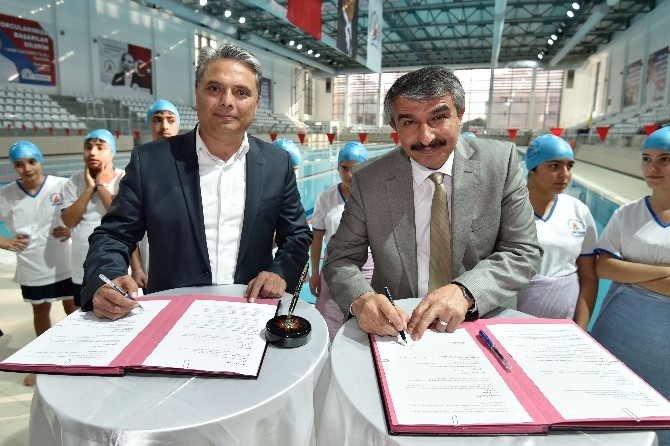 Muratpaşadan Çocuklara Spor Desteği