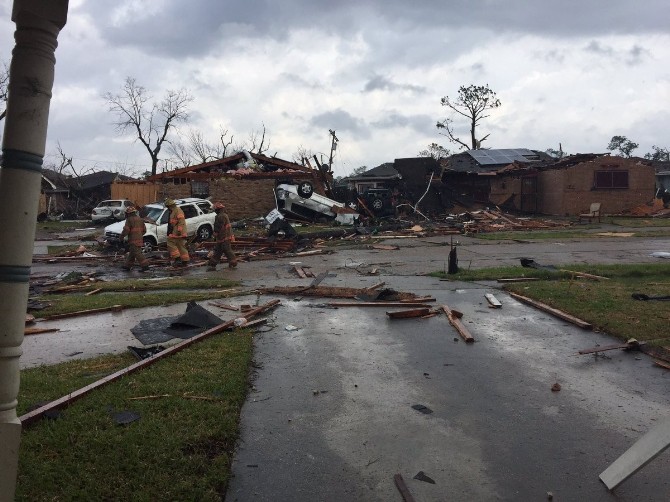 New Orleansı Kasırga Vurdu: 25 Yaralı