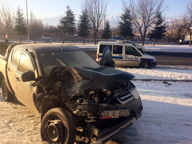 Niğdede Trafik Kazası: 1İ Polis 5 Yaralı