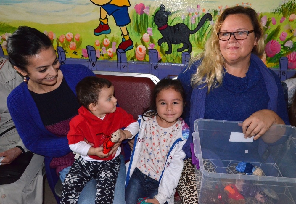 Norveçli Sevgi Elçilerinden Minik Hastalara Ziyaret