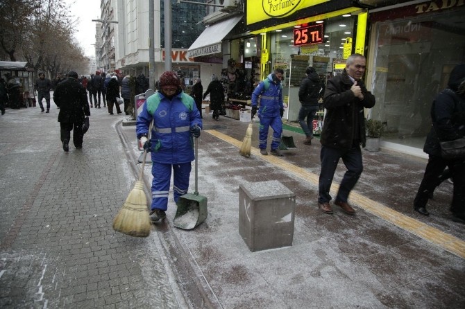 Odunpazarında Temizlik Soğuk Havaya Rağmen Tam Gaz