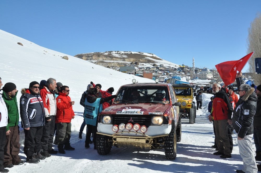 Off-Road Rallisinde Bazı Araçlar Takla Attı