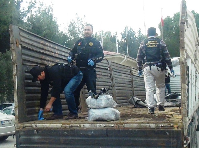 Osmaniyede Bir Tırda 202 Kilogram Esrar Ele Geçirildi