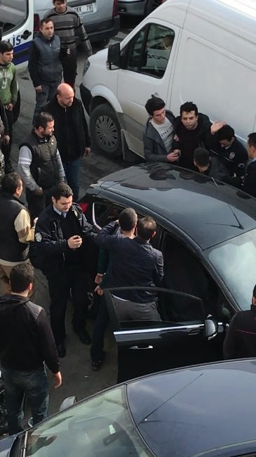 (Özel) Esnaf Polise Saldıran Uyuşturucu Satıcılarını Linç Etmeye Çalıştı