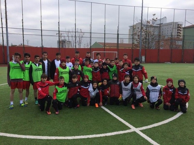 (Özel Haber) Beytüşşebaplı Öğrenciler Gençlerbirliği İçin Ter Döktü