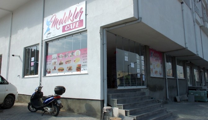 (Özel Haber) Bu Kahvehanede Çocuklar Oyuncak, Kadınlar İse Satranç Oynuyor