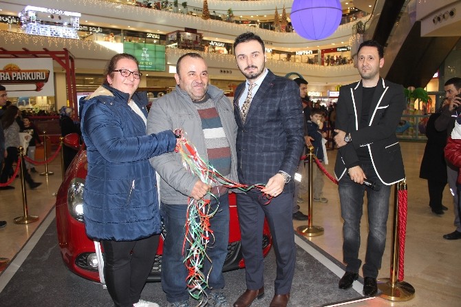 (Özel Haber) Eşinin Doğum Gününde Lüks Araba Sürprizi