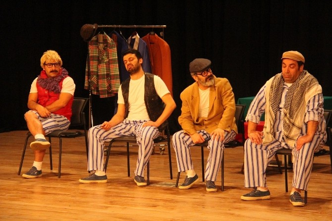 Pijamalı Adamlar Bergamada Kırdı Geçirdi