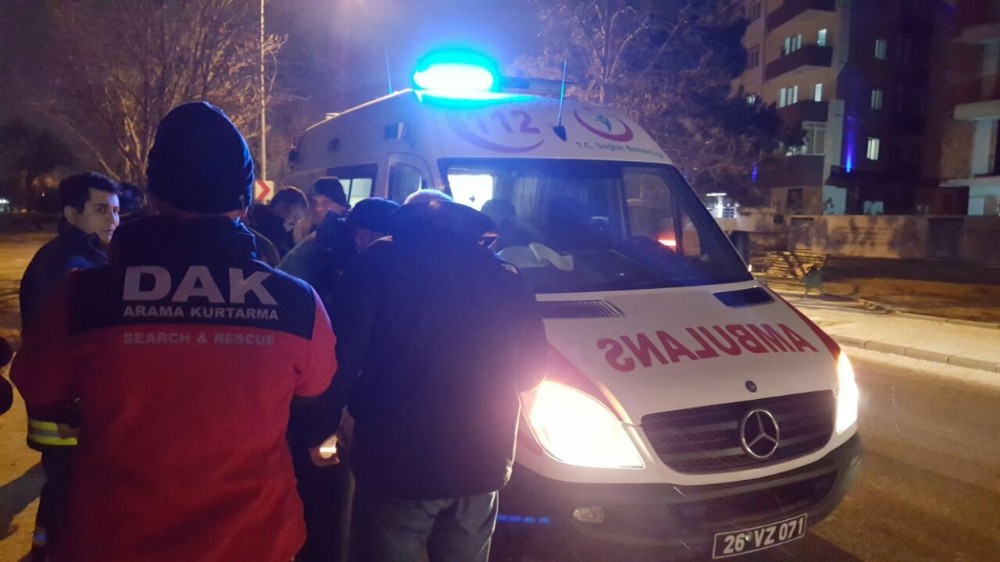 Porsuk Çayına Düşen Kadını Ekipler Kurtardı