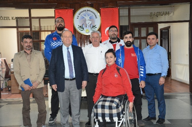 Potanın Efeleri Başkan Özakcanı Ziyaret Etti