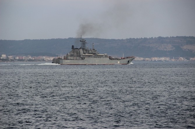 Rus Savaş Gemisi Çanakkale Boğazından Geçti