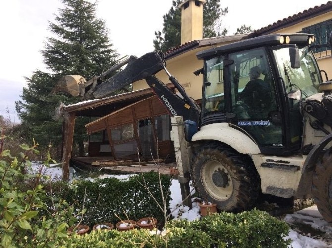 Sapancada Kaçak Yapılar Yıkılıyor