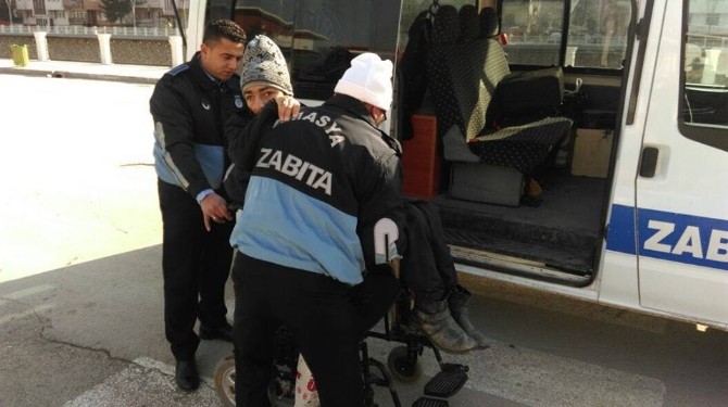 Şarjı Bitti, Zabıta Yetişti