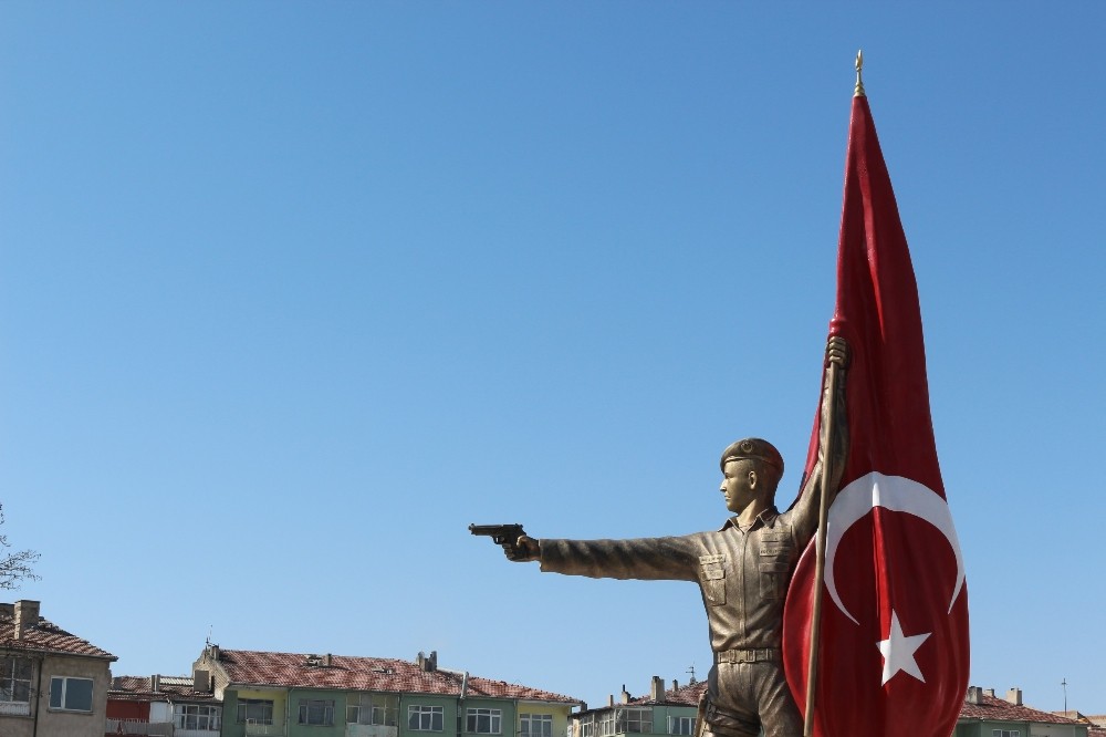 Şehit Halisdemirin Heykeli Memleketi Niğdeye Dikildi