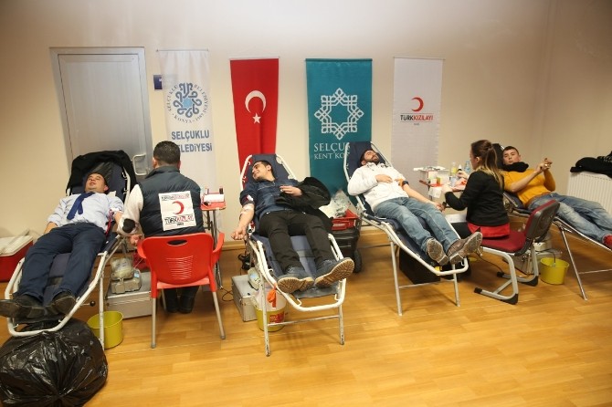 Selçuklu Kent Konseyinden Kızılaya Destek