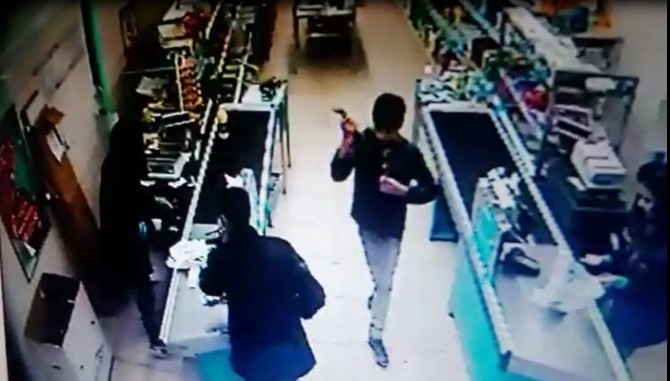 Silah Ve Palayla Market Soyan Kardeşler, Trende Yakalandı