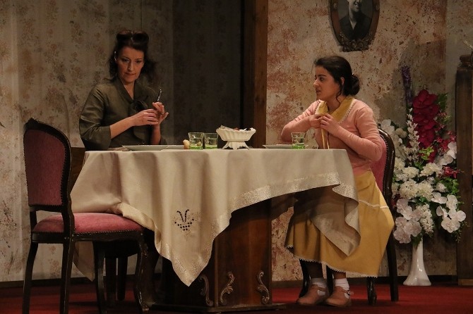 Sırça Kümese Tiyatro Severlerden Yoğun İlgi