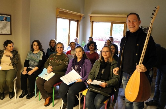 Sümer Ezgü Antalyada Kurduğu Akademiyle 7Den 70E Müzik Eğitimi Veriyor