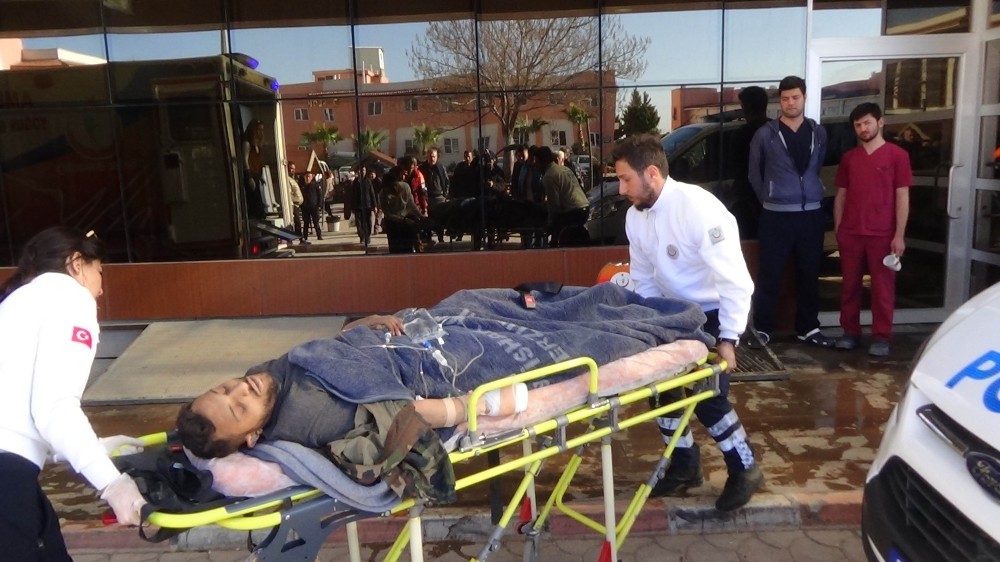 Suriyede Çatışmalarda Yaralanan 8 Öso Askeri Kilise Getirildi