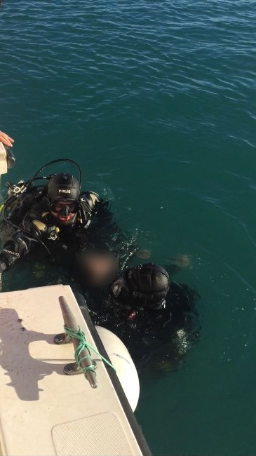 Teknesi Batan Balıkçı Boğuldu