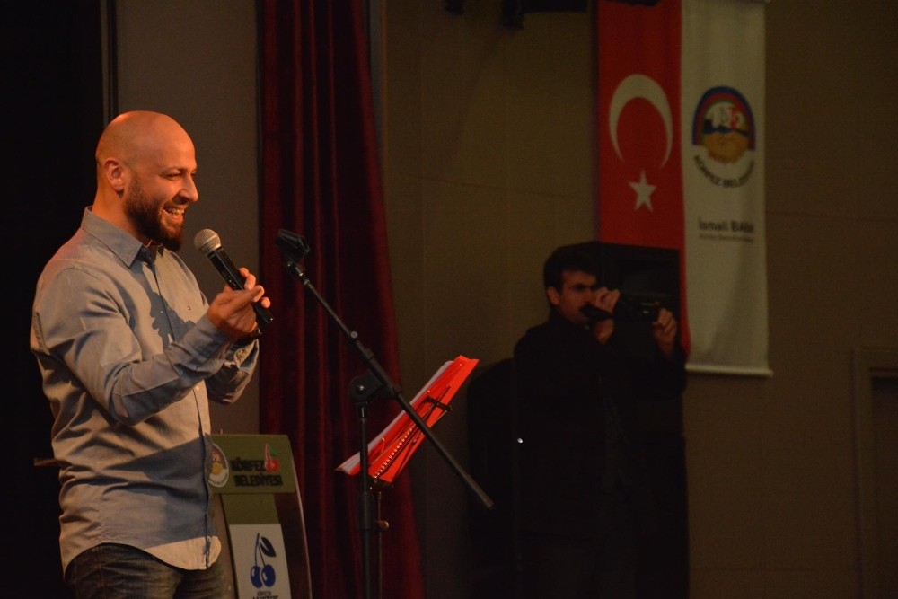 Tezeoğlundan Körfezde Şiir Dolu Gece