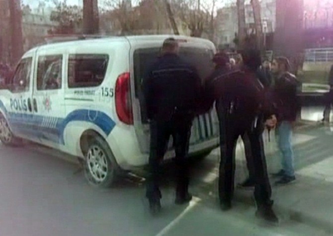 Uyanık Esnaf, Şüphelileri Oyalayıp Polisi Çağırdı