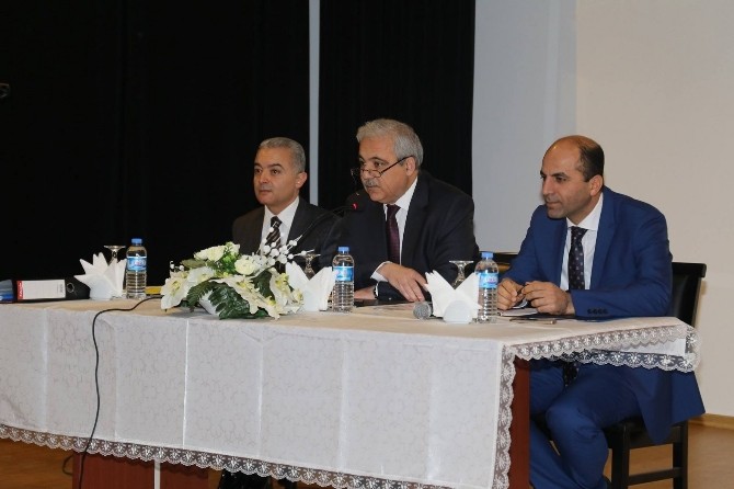 Vali Güvençer Turgutluda Muhtarları Dinledi