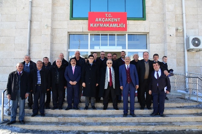 Vali Necati Şentürk Akçakent İlçe Kaymakamlığını Ziyaret Etti