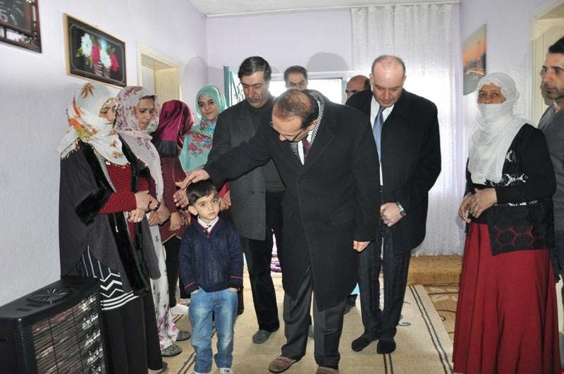 Vali Yavuzdan Şehit Ailesine Ziyaret