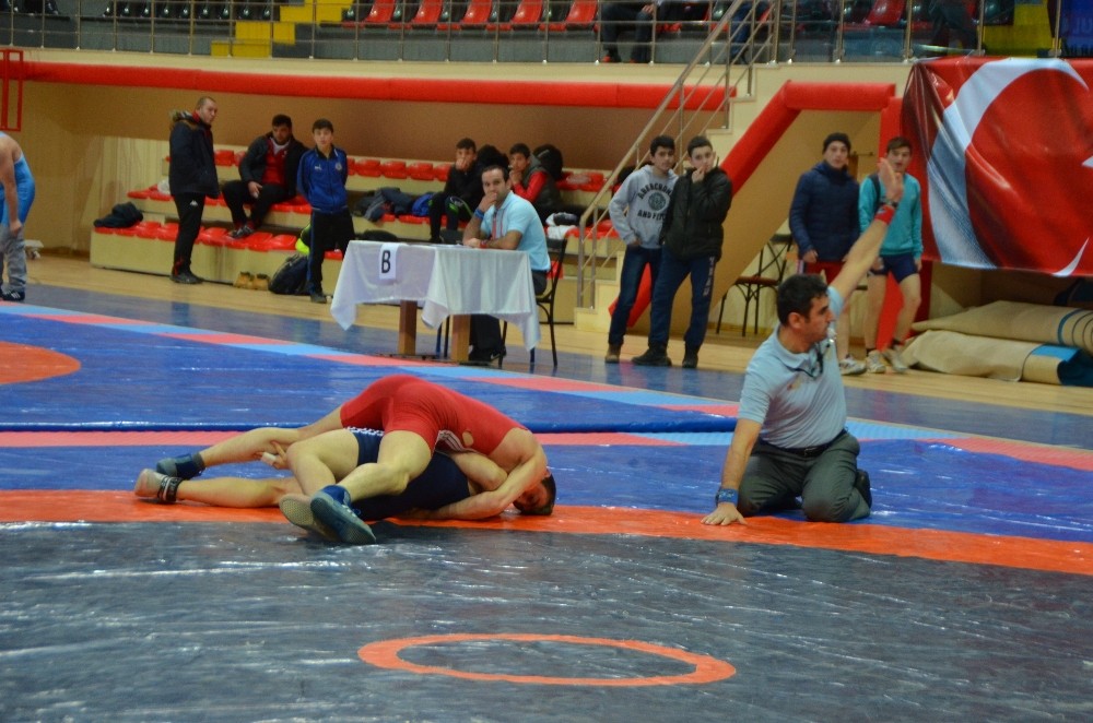 Yıldız Erkekler Serbest Stil Güreş İl Birinciliği Bafrada Yapıldı