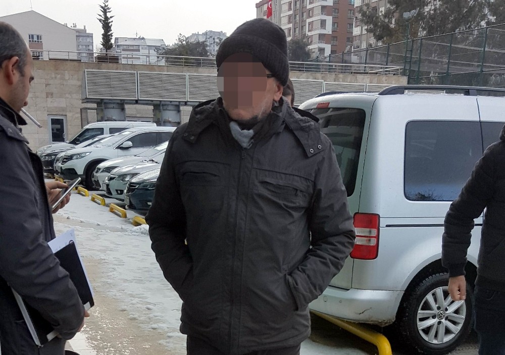 Yolcu Otobüsünde Kaçak Bal Ve İçki İle Yakalandı