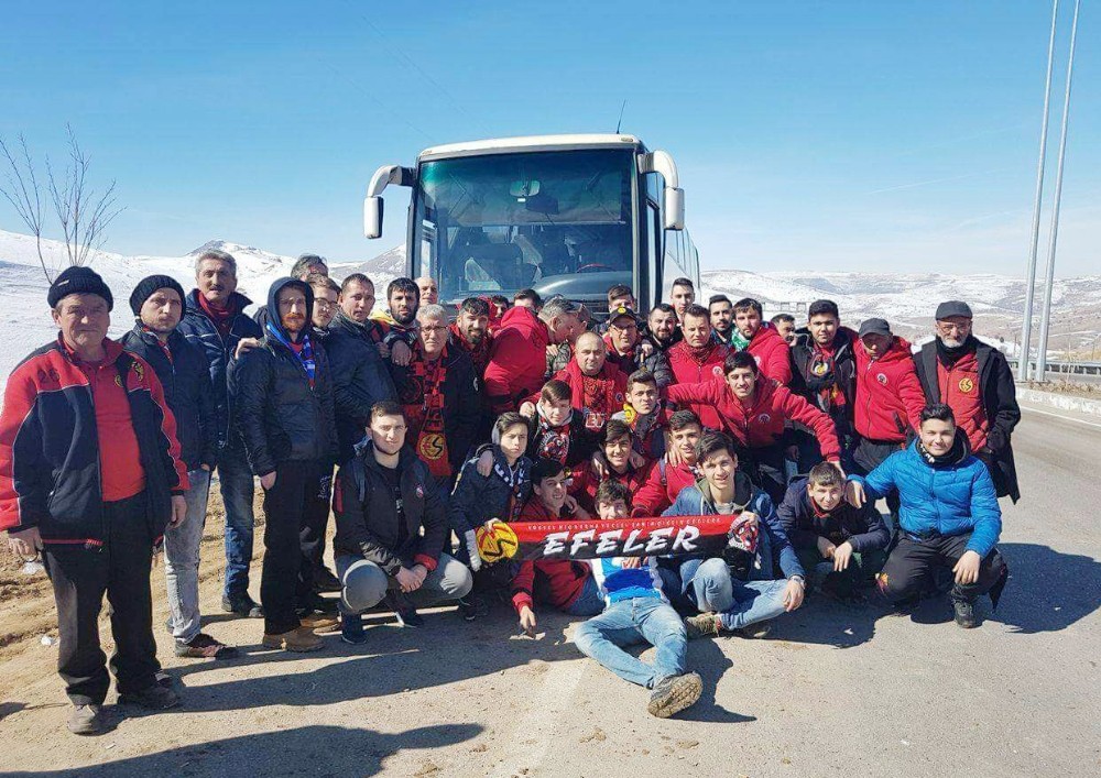 Yolda Kalan Eskişehirspor Taraftarının İmdadına Sportif Direktör Taşçı Yetişti