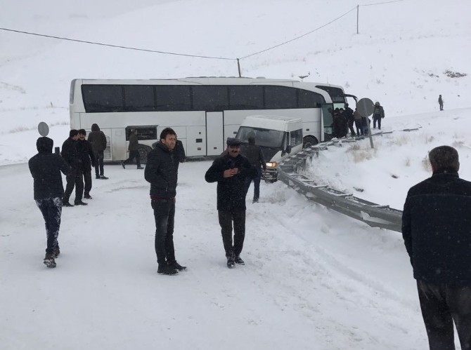 Yollardaki Buzlanma Kazaları Beraberinde Getirdi