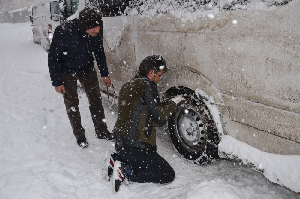 Yüksekovada Yoğun Kar Yağışı