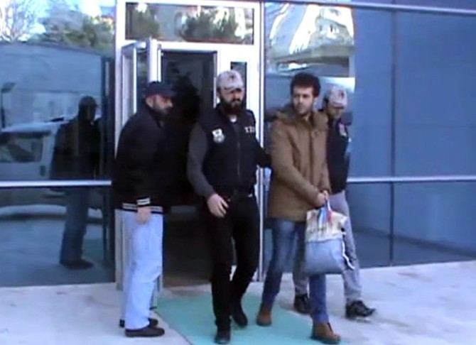 Yurt Dışına Kaçmak İçin Sahte Kimlikle Pasaport Almaya Çalışan Pkklı Yakalandı