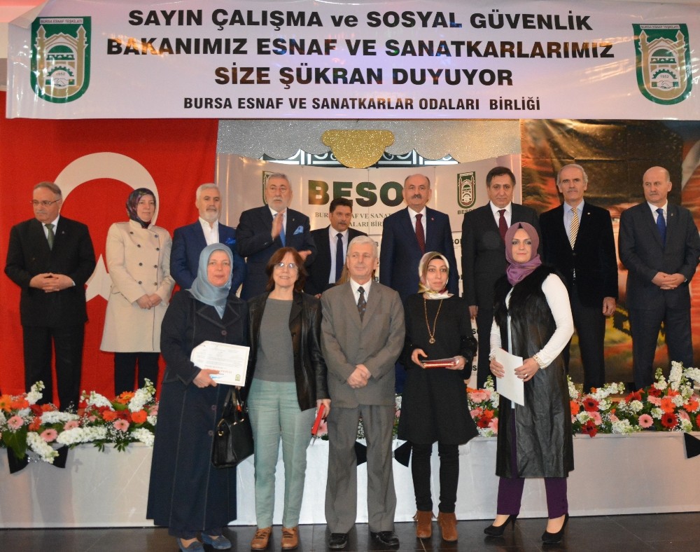 Bakan Müezzinoğlu: Kadının Çalışma Hayatındaki Yerini Yüzde 23Lerden Yüzde 33Lere Taşıdık