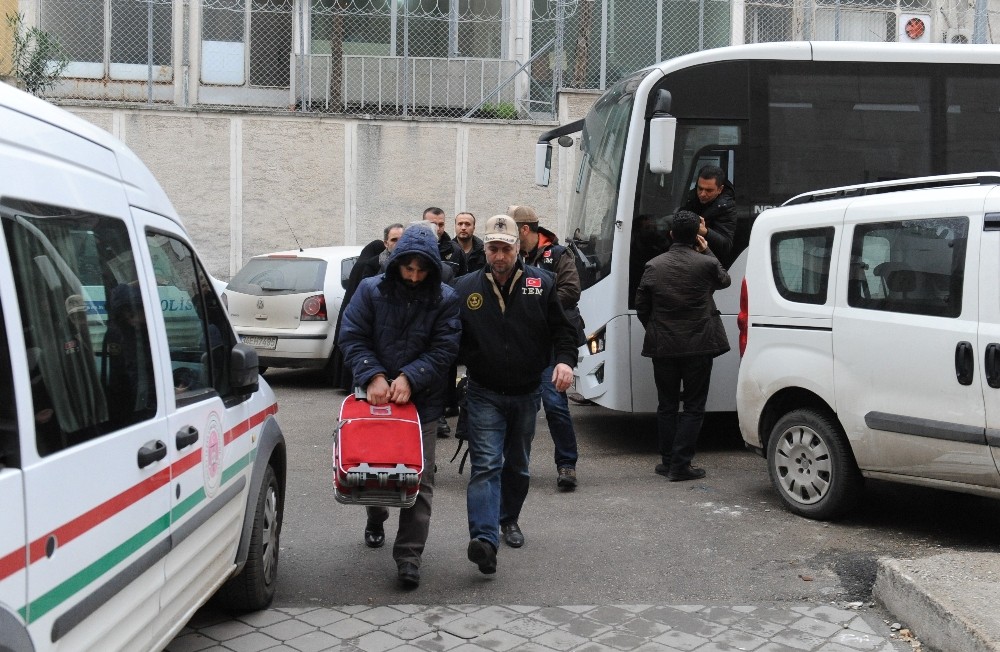 Bursada Fetö Şüphelisi 26 Eski Polis Adliyeye Sevk Edildi.