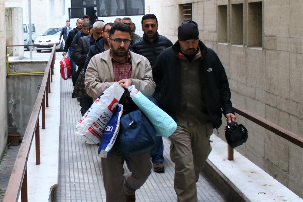 Bursada Fetö/pdy Üyesi 10 Eski Vergi Dairesi Çalışanı Adliyeye Sevk Edildi