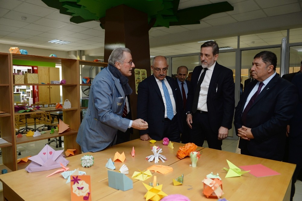 Büyükekşi, Btsonun Projelerine Hayran Kaldı