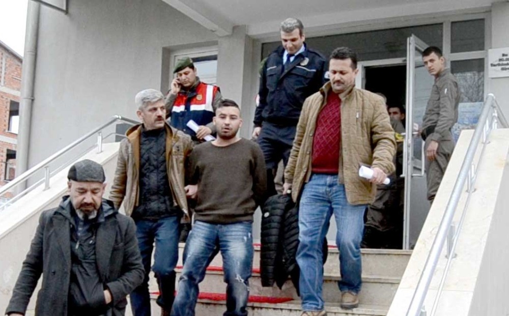 Çaldığı Arabayla Kaza Yapınca Diğer Suçları Da Ortaya Çıktı