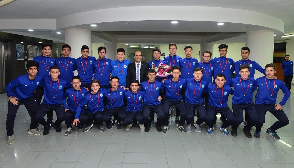 Edebaliden Başarılı Sporculara Ödül