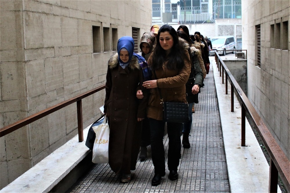 Fetö Operasyonunda Gözaltına Alınan 13 Kadın Şüpheli Adliyeye Sevk Edildi