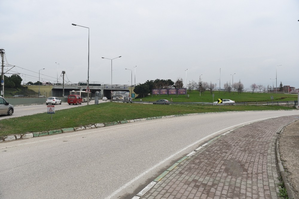Gül Kavşağına İlave Yol Ve Geçit