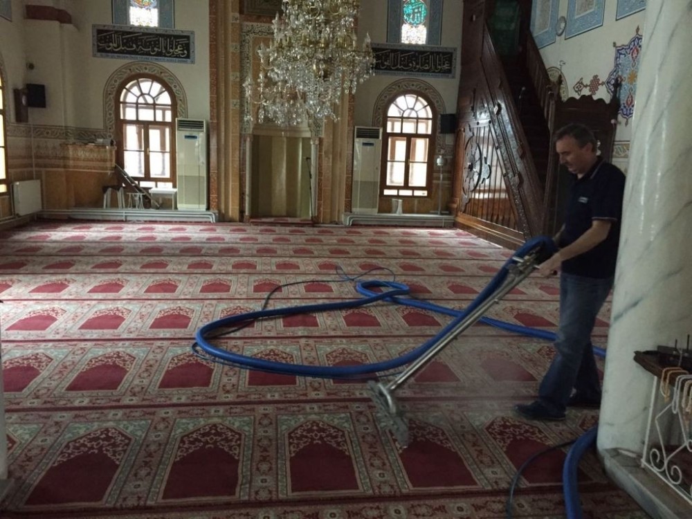 Gürsuda Camiler Temizleniyor