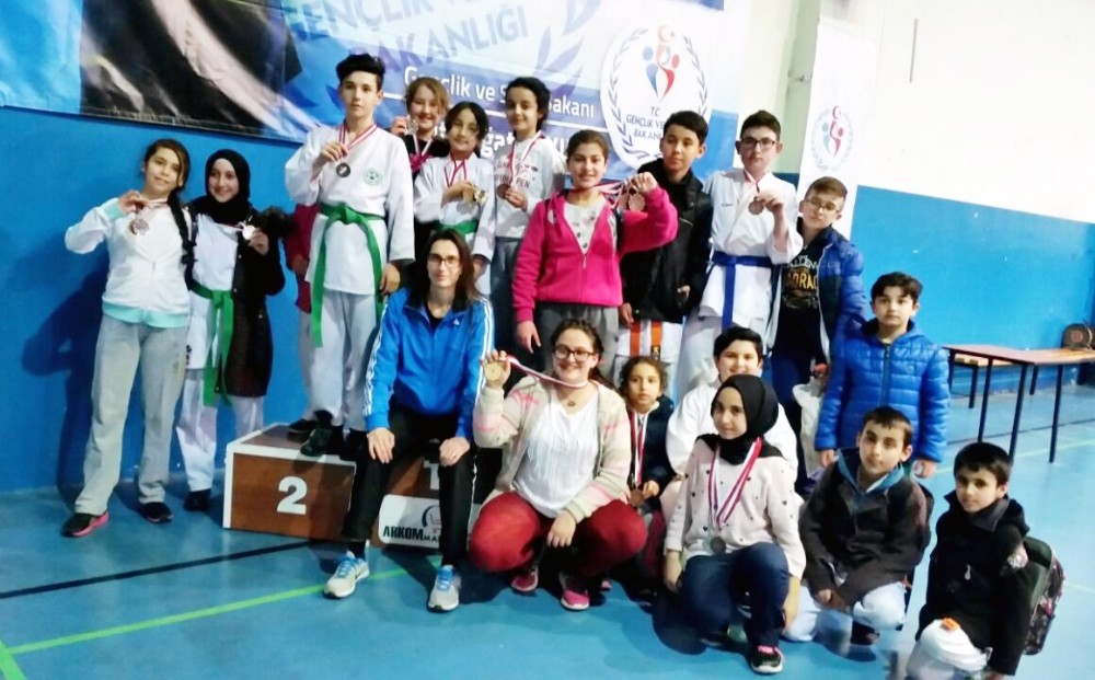 Mudanyalı Karateciler Madalyaları Topladı