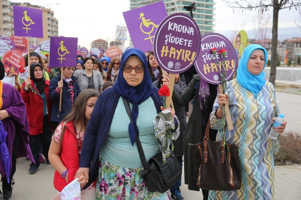 Nilüferde Kadınlardan Sessiz Yürüyüş