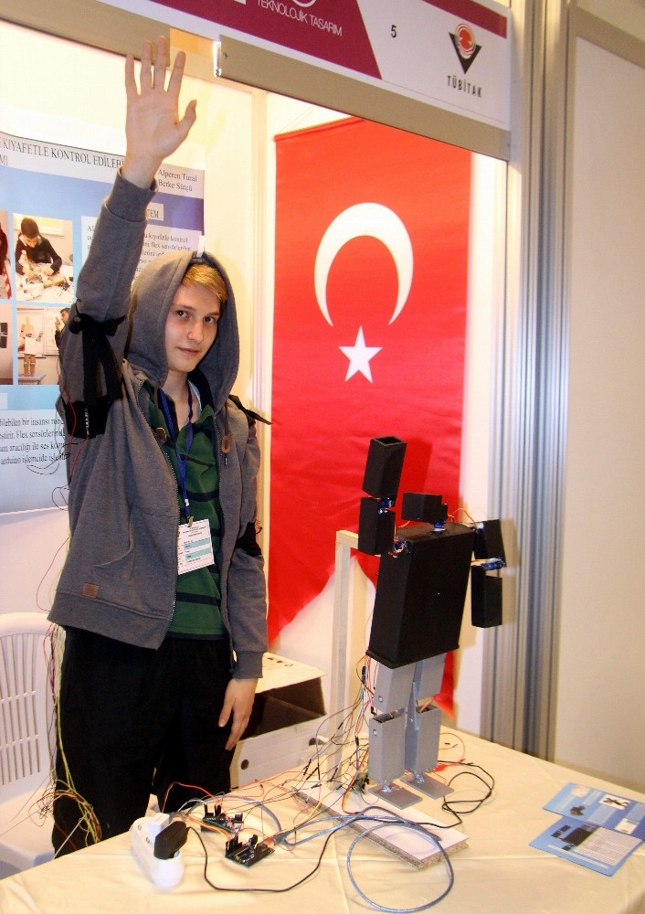 (Özel Haber) Liseli Gençler Çok Amaçlı İnsansı Robot Üretti
